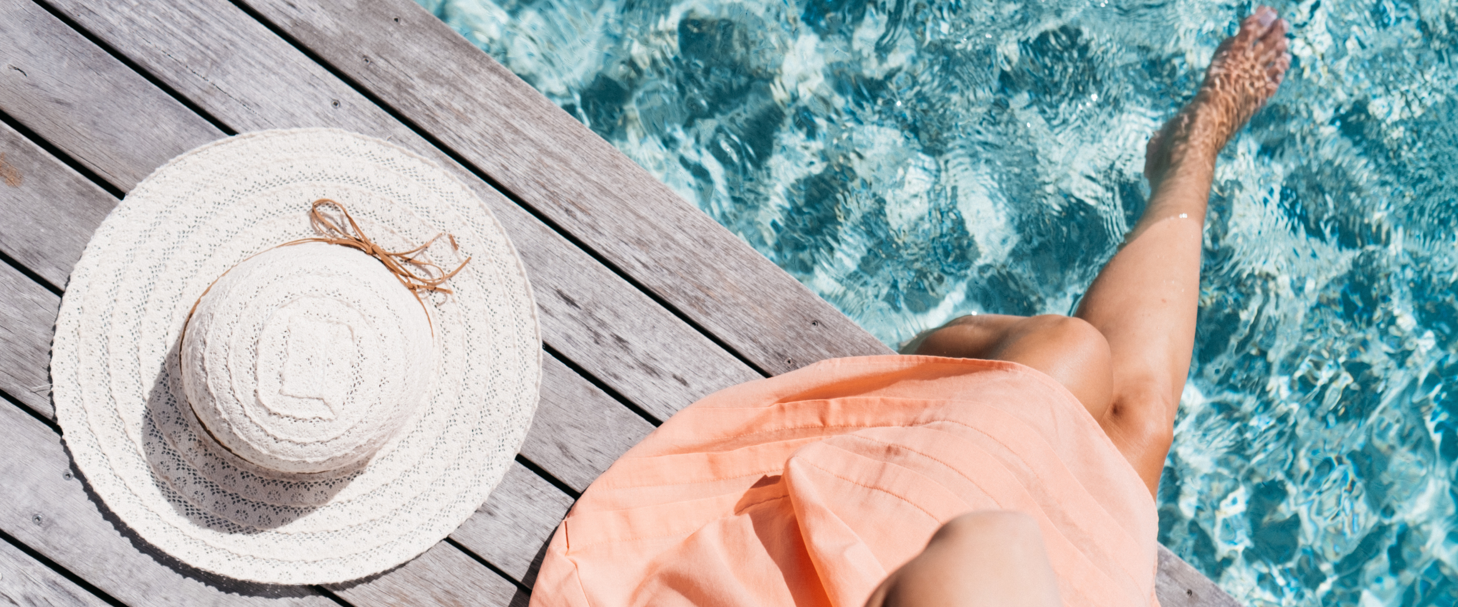 Hero-PoolFeet-2880x1200.png
